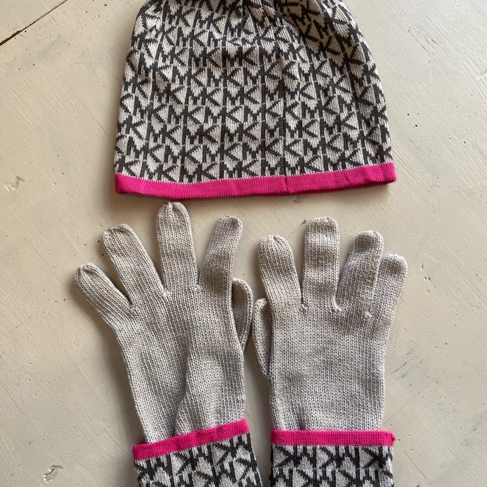 Michael Kors Ladies Beanie & Glove set